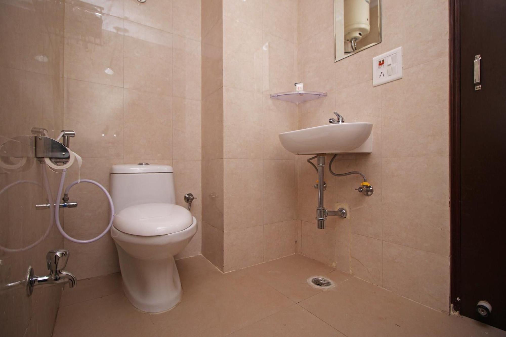Admiral Suites Hotel New Delhi
